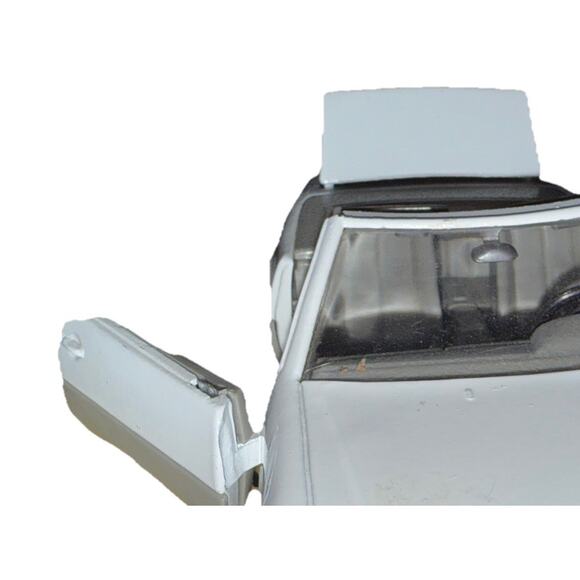 Vintage Maisto Mercedes-Benz SL 800 Convertible Toy Car - White , SS-706, 1:25 - Picture 7 of 8